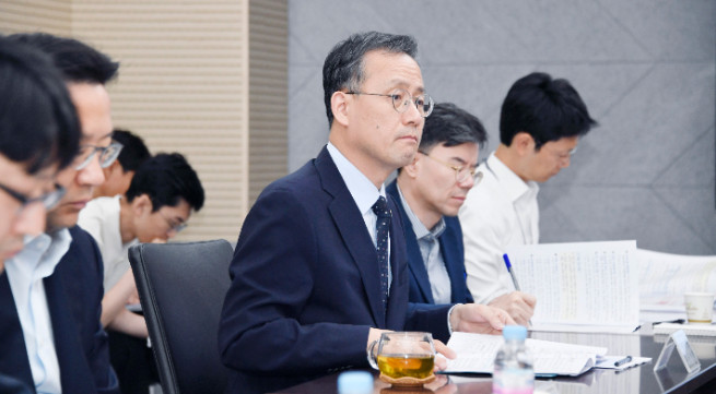 ▲이형일 기획재정부 1차관이 12일 정부세종청사에서 열린 '제17차 부동산 시장 및 공급상황 점검 전담반 회의'를 주재하고 있다. (사진제공=기획재정부)
