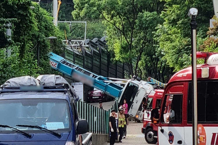 ▲서대문구에서 넘어진 사다리차. (연합뉴스)