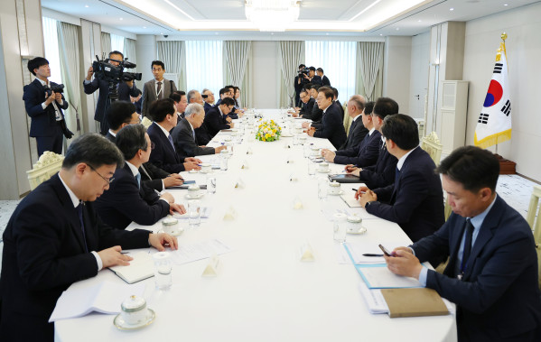 ▲이재명 대통령이 13일 서울 용산 대통령실에서 6경제단체·기업인 간담회를 하고 있다. 2025.6.13 (연합뉴스)