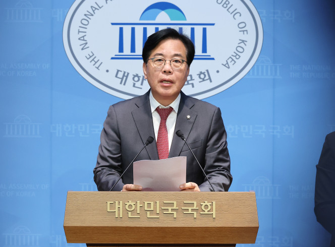 ▲국민의힘 송언석 의원이 12일 서울 여의도 국회 소통관에서 원내대표 출마 선언을 하고 있다. 2025.6.12. (연합뉴스)