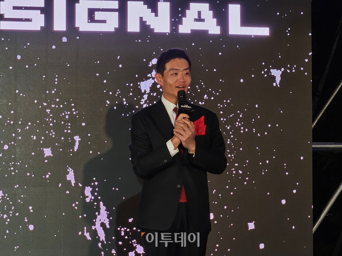 ▲박상재 부루구루 대표가 14일 서울 용산구 한남동 그랜드하얏트 서울에서 열린 ‘피스마이너스원 프리미엄 하이볼 론칭 파티-더 시그널’에서 발언하고 있다. (문현호 기자 m2h@)