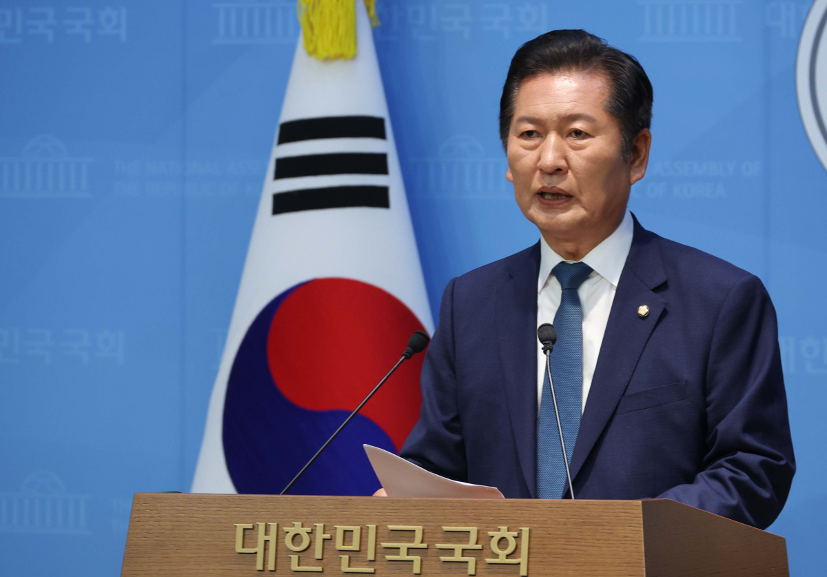 ▲정청래 더불어민주당 의원이 15일 오후 서울 여의도 국회 소통관에서 당 대표 출마선언을 하고 있다. (사진=뉴시스)