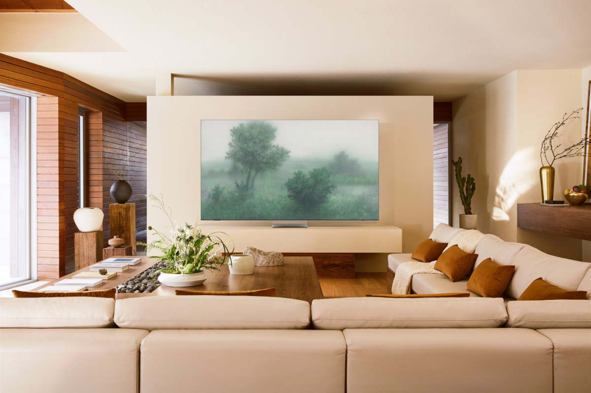 ▲ 삼성전자 2025년형 네오 QLED 8K(모델명 QNF990). 작품은 이기봉 작가의 'Illusion Code from Zero' (자료제공=삼성전자)