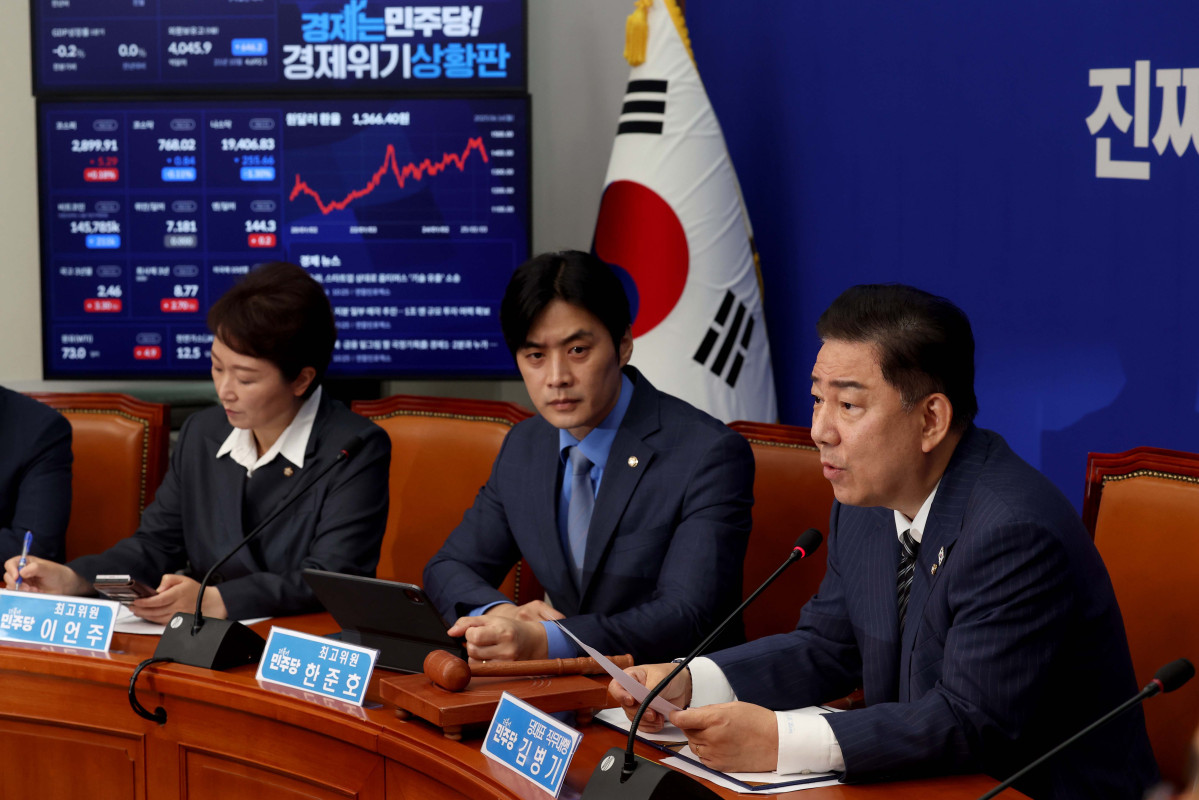 ▲김병기 더불어민주당 당대표 직무대행 겸 원내대표가 16일 서울 여의도 국회에서 열린 더불어민주당 최고위원회의에서 모두발언을 하고 있다. 신태현 기자 holjjak@