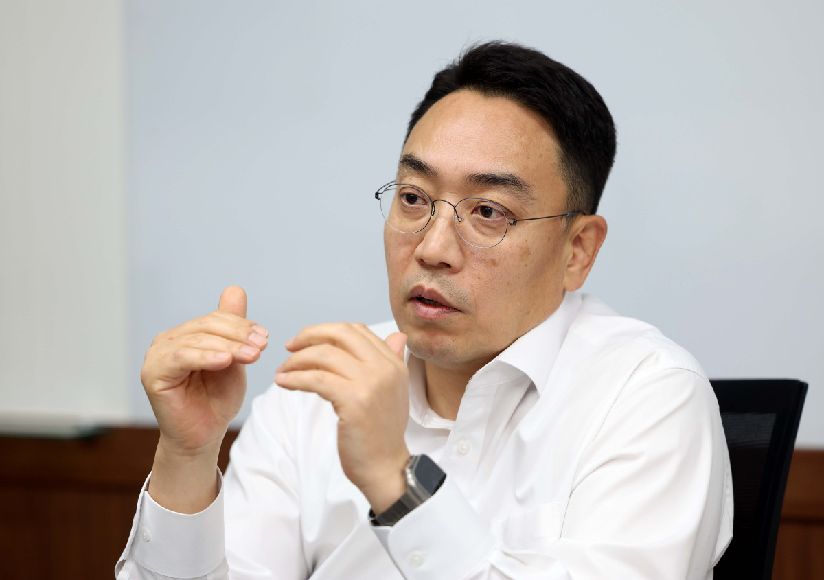 ▲이성욱 세아메카닉스 대표가 13일 경북 구미시 세아메카닉스에서 이투데이와 인터뷰를 갖고 있다. 신태현 기자 holjjak@