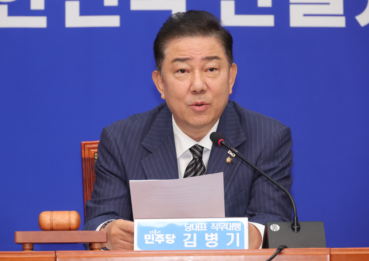 ▲더불어민주당 김병기 당대표 직무대행 겸 원내대표가 16일 국회에서 열린 최고위원회의에 참석해 발언하고 있다. 2025.6.16 (연합뉴스)