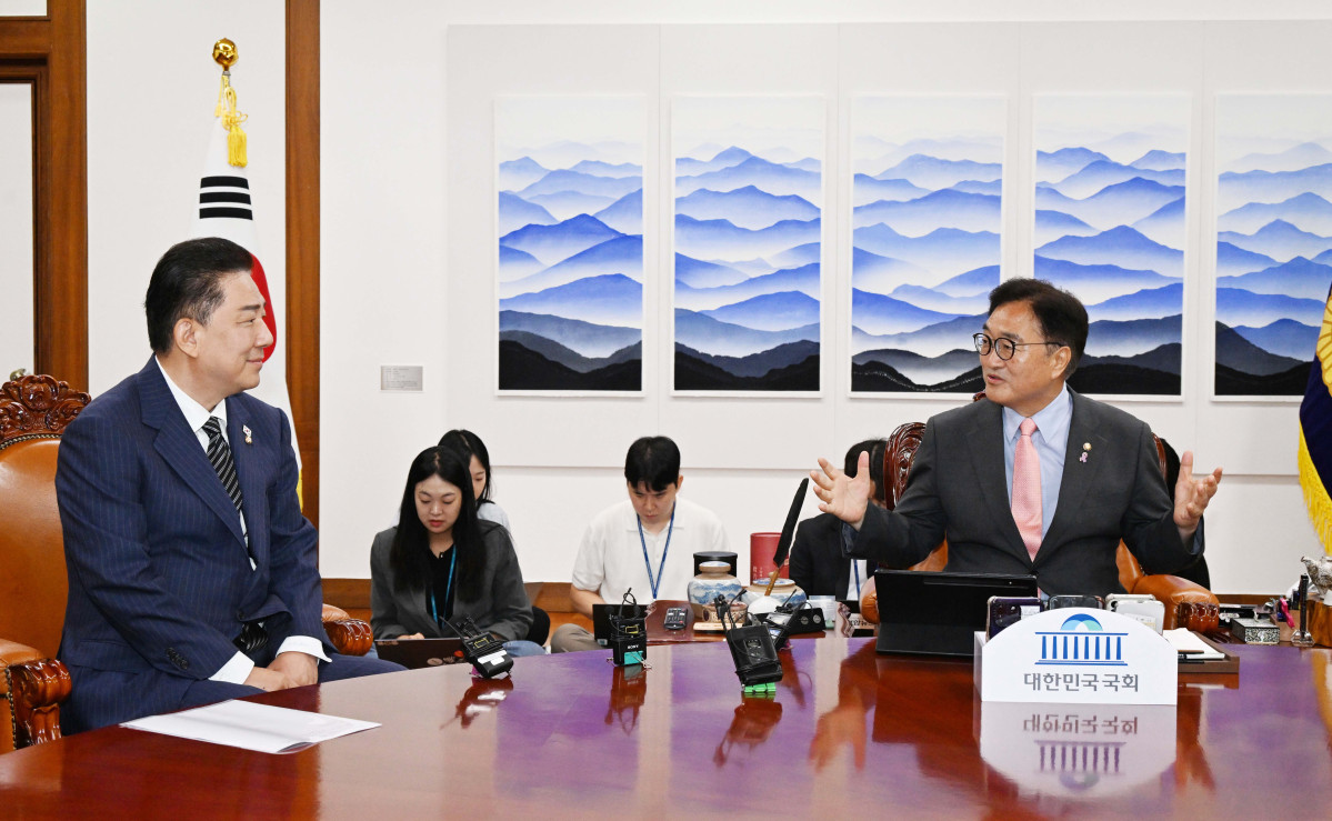 ▲김병기 더불어민주당 당대표 직무대행 겸 원내대표가 16일  서울 여의도 국회에서 우원식 국회의장을 예방하고 있다. 신태현 기자 holjjak@