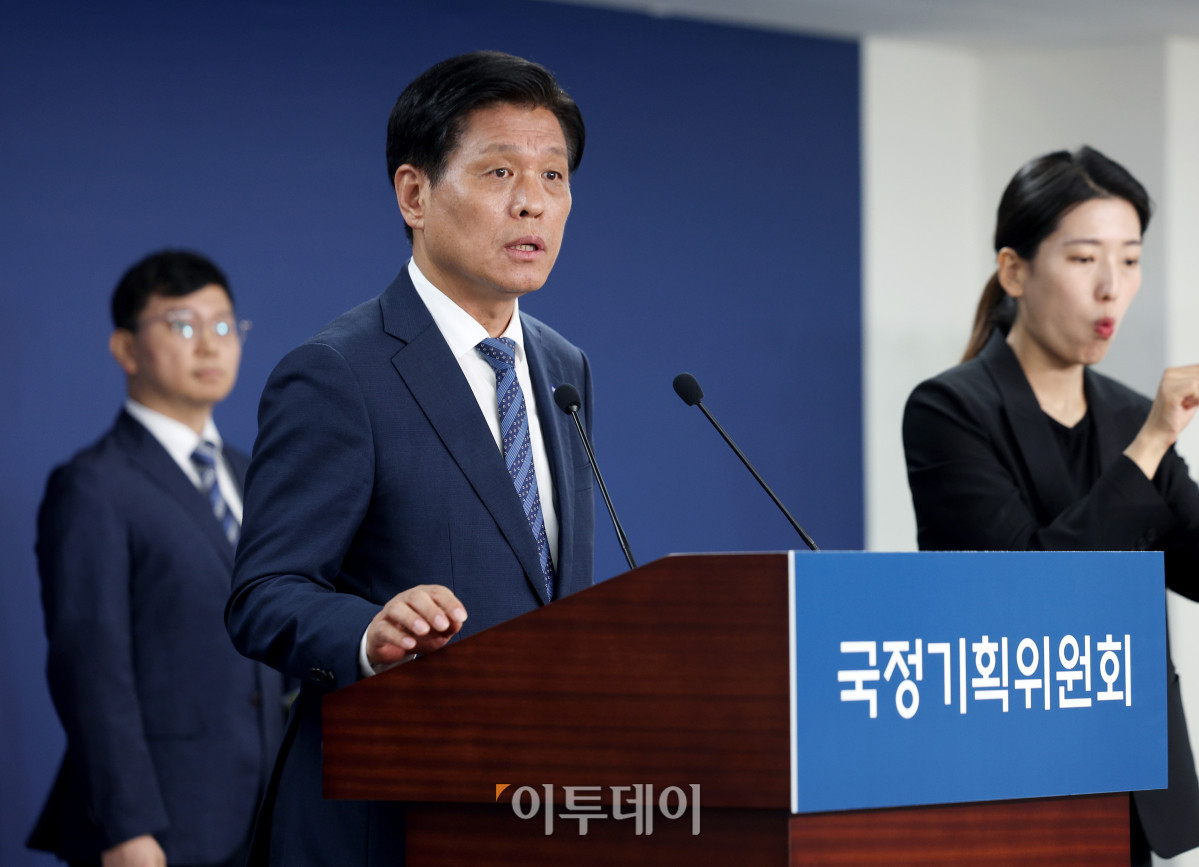 ▲조승래 국정기획위원회 대변인이 16일 서울 종로구 정부서울청사 창성동 별관에서 국정기획위원회 1차 전체회의 관련 브리핑을 하고 있다. 조현호 기자 hyunho@