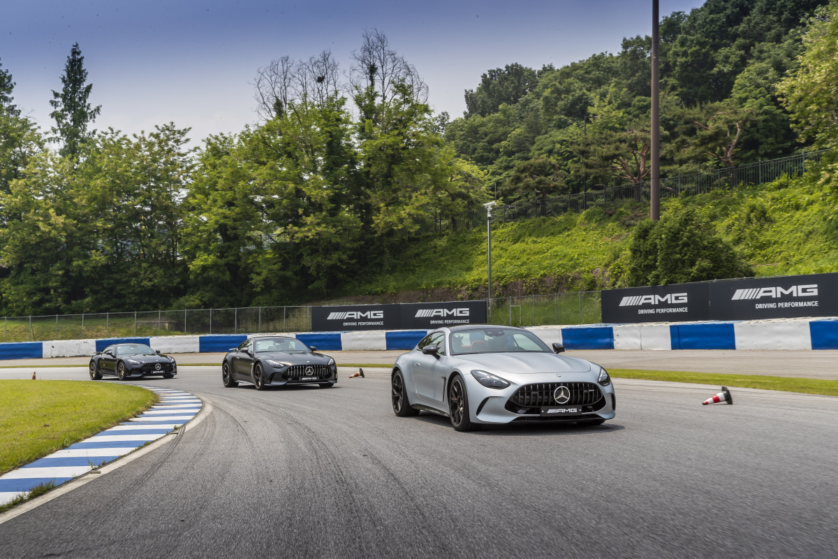 ▲메르세데스-AMG_GT_55_4MATIC+가 서킷을 달리는 모습. (사진=벤츠코리아)