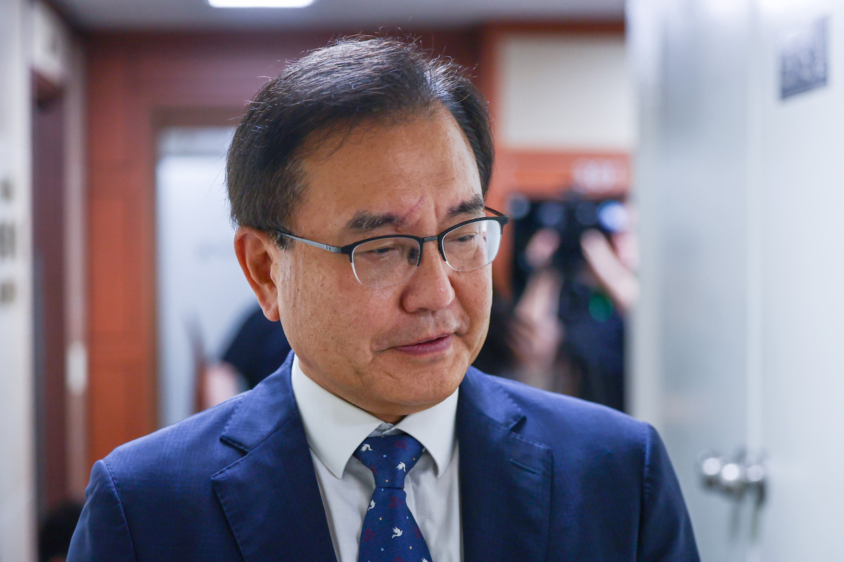 ▲순직 해병 수사 방해 의혹 사건을 수사하는 이명현 특별검사가 16일 서울 서초구 사무실로 출근하고 있다. (연합뉴스)