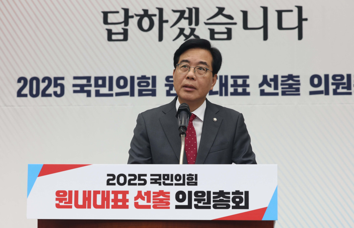 ▲16일 서울 여의도 국회에서 열린 ‘2025 국민의힘 원내대표 선출 선거 의원총회’에서 송언석 후보가 정견발표를 하고 있다. 신태현 기자 holjjak@