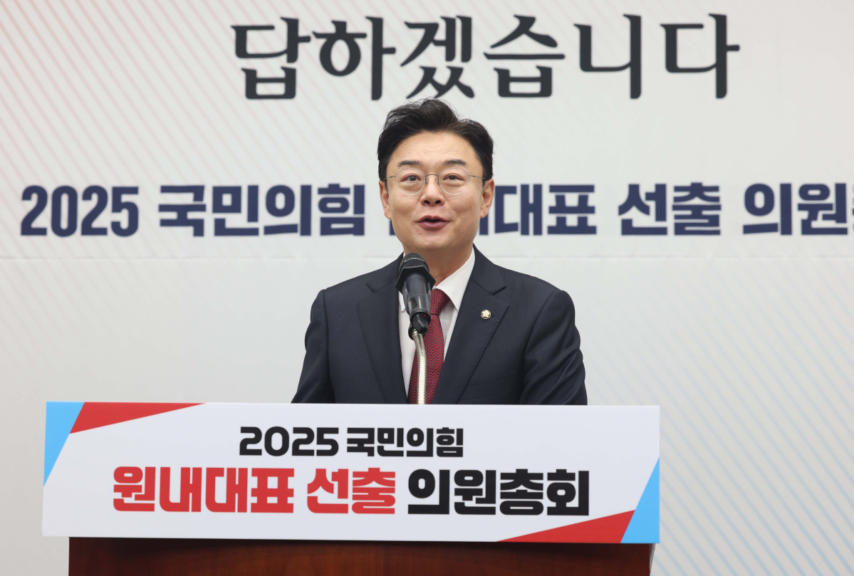 ▲16일 서울 여의도 국회에서 열린 ‘2025 국민의힘 원내대표 선출 선거 의원총회’에서 김성원 후보가 정견발표를 하고 있다. 신태현 기자 holjjak@
