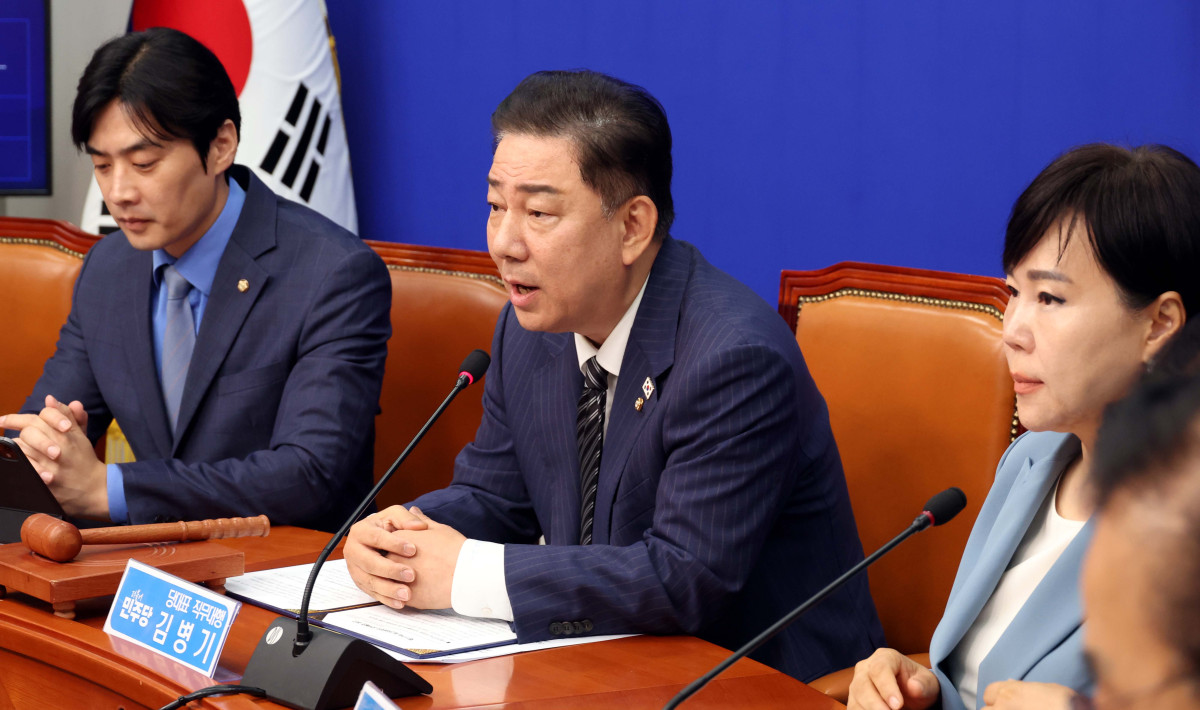▲김병기 더불어민주당 당 대표 직무대행 겸 원내대표가 16일 오전 서울 여의도 국회에서 열린 최고위원회의에서 발언을 하고 있다. (사진=뉴시스)