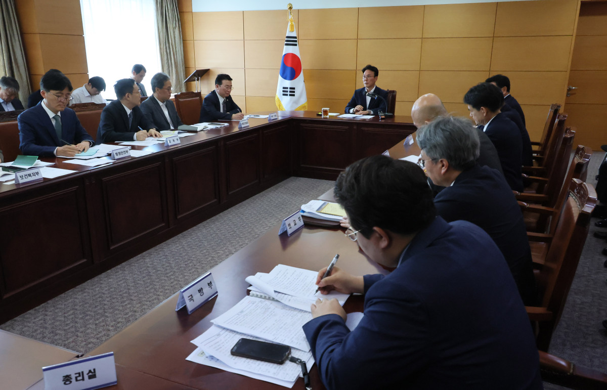 ▲김민석 국무총리 후보자가 17일 서울 종로구 통의동 금융감독연수원에 마련된 청문회 준비단 사무실에서 열린 사회분야 부처 업무보고에서 발언하고 있다. (연합뉴스)