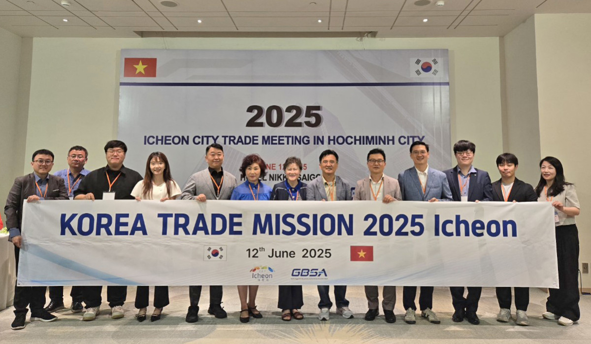 ▲경기도경제과학진흥원 시장개척단 관계자들이 베트남 호치민시 Hotel Nikko Saigon에서 열린 KOREA TRADE MISSION 2025 Icheon 행사에 참석하고 있다. (경기도경제과학진흥원)