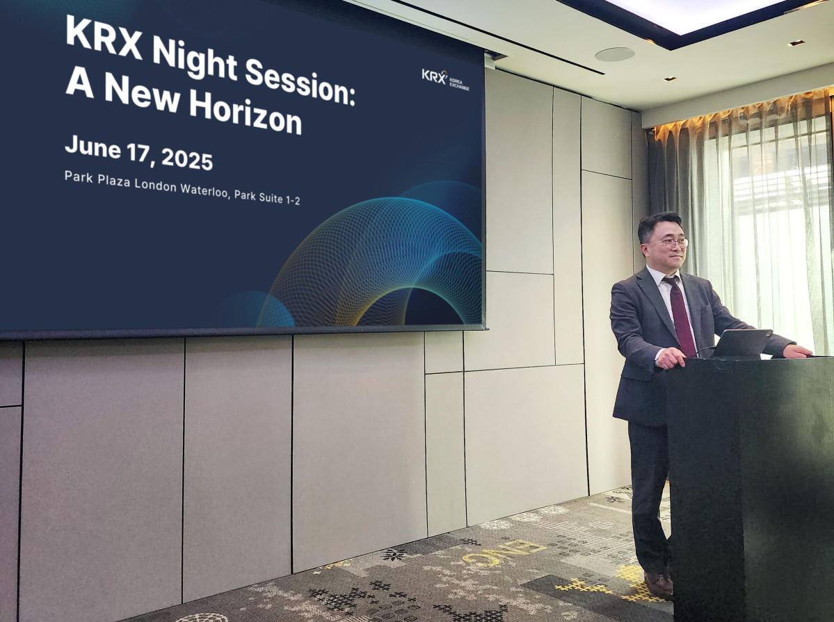 ▲한국거래소 파생상품시장본부는 17일(현지시각) 영국 런던에서 'KRX 파생상품 투자설명회'를 개최해 현지 주요 기관투자자들을 대상으로 K-파생시장 글로벙 마케팅 활동을 전개했다. (사진=한국거래소)