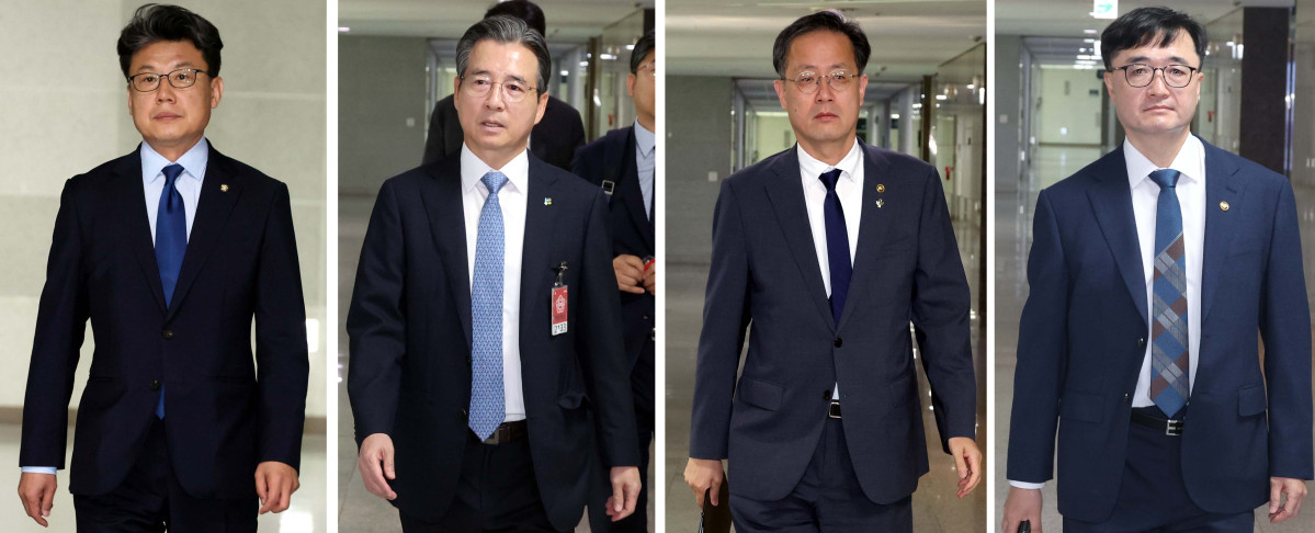 ▲진성준(왼쪽 사진부터) 더불어민주당 정책위의장, 김용범 대통령실 정책실장, 이형일 기획재정부 1차관, 임기근 기재부 2차관이 18일 오전 서울 여의도 국회 의원회관에서 열린 추경안 관련 비공개 실무 당정협의회에 참석하고 있다. 2025.06.18. (뉴시스)