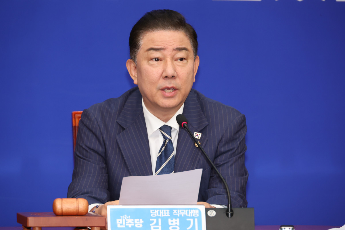 ▲더불어민주당 김병기 당대표 직무대행 겸 원내대표가 18일 서울 여의도 국회에서 열린 최고위원회의에서 발언하고 있다. 2025.6.18 (연합뉴스)
