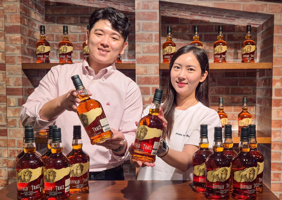 ▲현대백화점 무역센터점 지하 1층 행사장에서 직원들이 제품을 소개하고 있다. (사진제공=현대백화점)