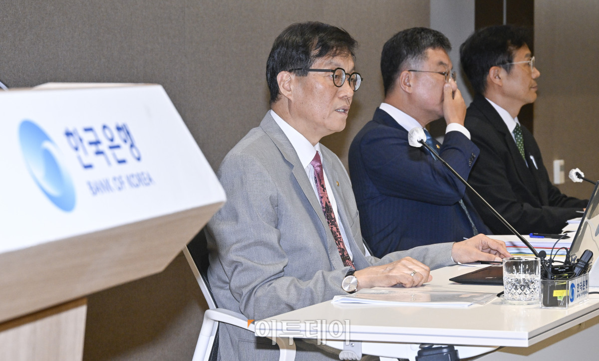 ▲이창용 한국은행 총재가 18일 서울 중구 한국은행에서 열린 물가안정목표 운영상황 점검 기자설명회에서 모두발언을 하고 있다. 조현호 기자 hyunho@
