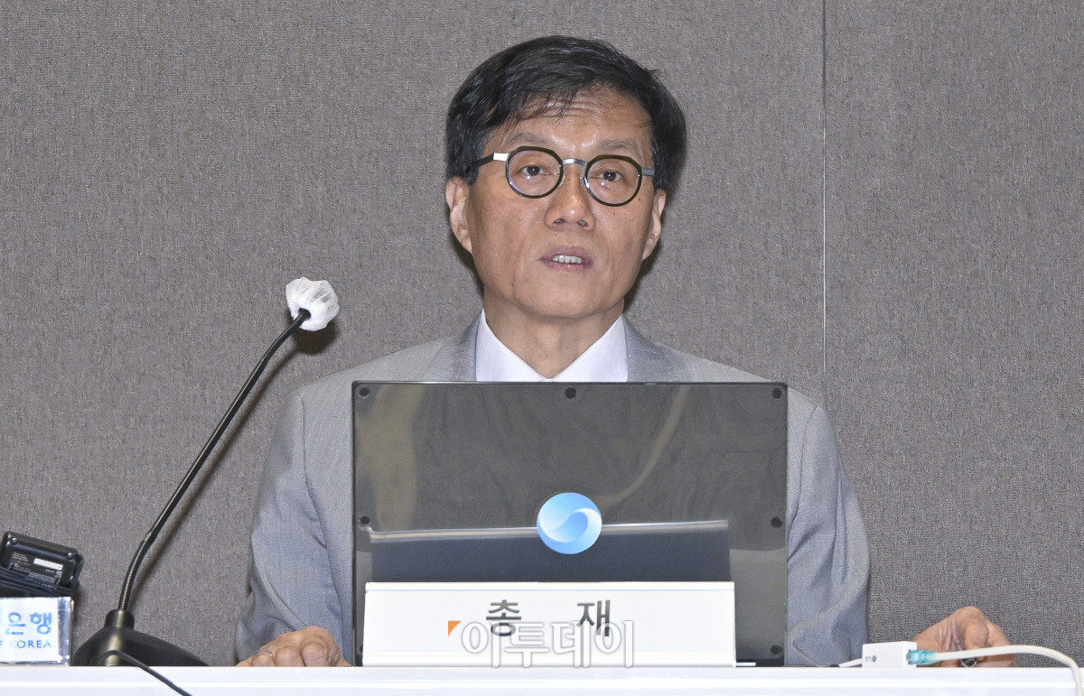 ▲이창용 한국은행 총재가 18일 서울 중구 한국은행에서 열린 물가안정목표 운영상황 점검 기자설명회에서 모두발언을 하고 있다. 조현호 기자 hyunho@