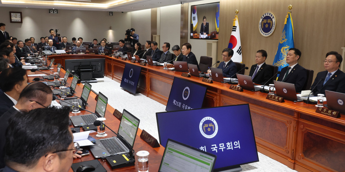 ▲이재명 대통령이 10일 서울 용산 대통령실에서 국무회의를 하고 있다. (연합뉴스)