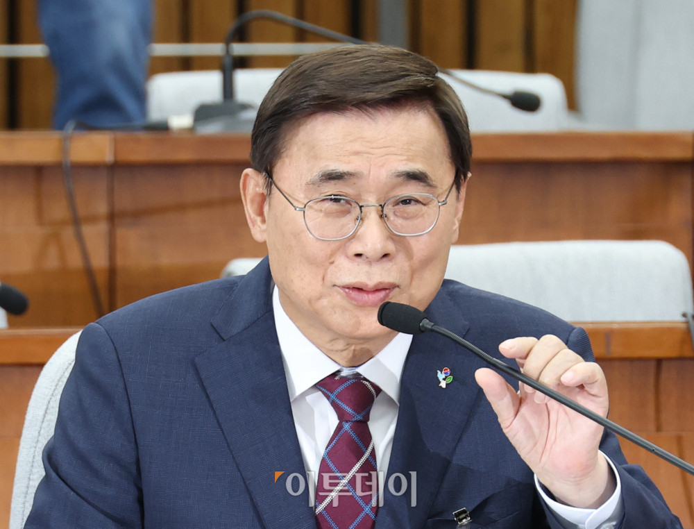 ▲이종석 국가정보원장 후보자가 19일 서울 여의도 국회 정보위원회에서 열린 인사청문회에서 의원 질문에 답하고 있다. 고이란 기자 photoeran@