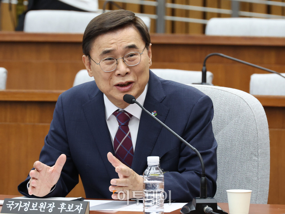 ▲이종석 국가정보원장 후보자가 19일 서울 여의도 국회 정보위원회에서 열린 인사청문회에서 의원 질문에 답하고 있다. 고이란 기자 photoeran@