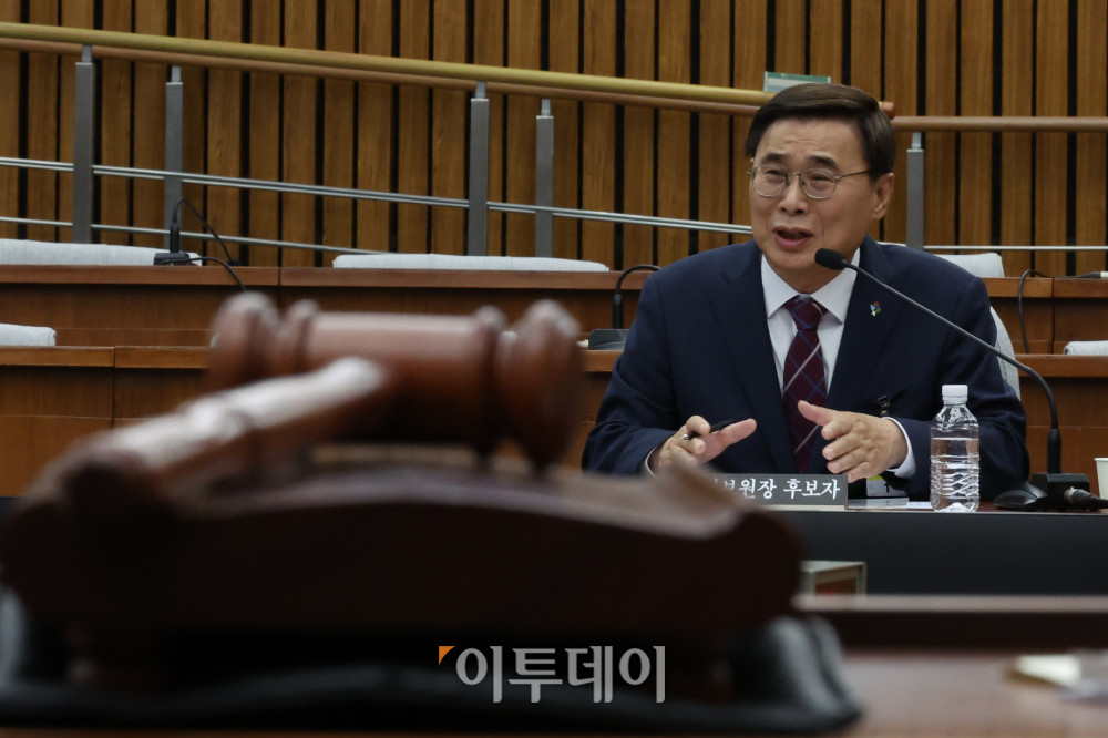 ▲이종석 국가정보원장 후보자가 19일 서울 여의도 국회 정보위원회에서 열린 인사청문회에서 의원 질문에 답하고 있다. 고이란 기자 photoeran@