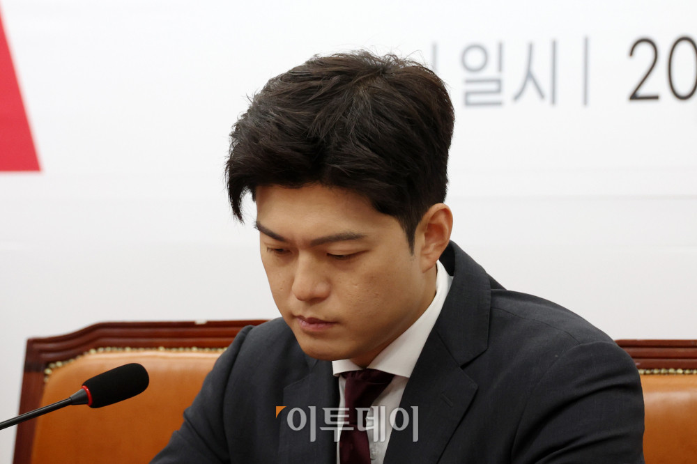 ▲김용태 국민의힘 비상대책위원장이 19일 서울 여의도 국회에서 SK텔레콤 소비자권익 및 개인정보보호 TF 회의에 참석하고 있다. 고이란 기자 photoeran@