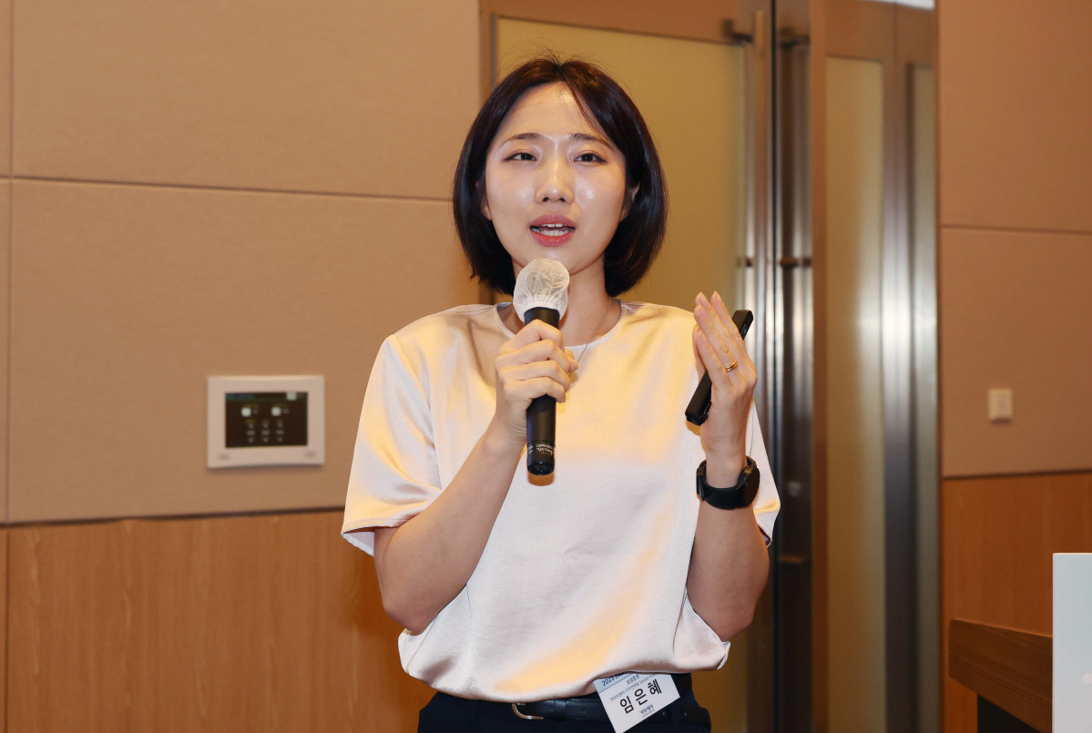 ▲19일 서울 여의도 FKI타워 컨퍼런스센터에서 열린 ‘2025 생애주기 맞춤 콘서트’에서 임은혜 삼성증권 해외ETF 수석연구위원이 ‘글로벌 ETF 투자 아이디어-변동성에 대응하는 ETF 전략’을 주제로 발표하고 있다. 이투데이가 주최하는 ‘생애주기 맞춤 콘서트’는 2030대의 첫 투자와 목돈 마련, 4050대의 내집마련과 은퇴 전략 등 각 연령대에 필요한 정보를 업계 전문가들과 함께 풀어가는 자리다. 신태현 기자 holjjak@