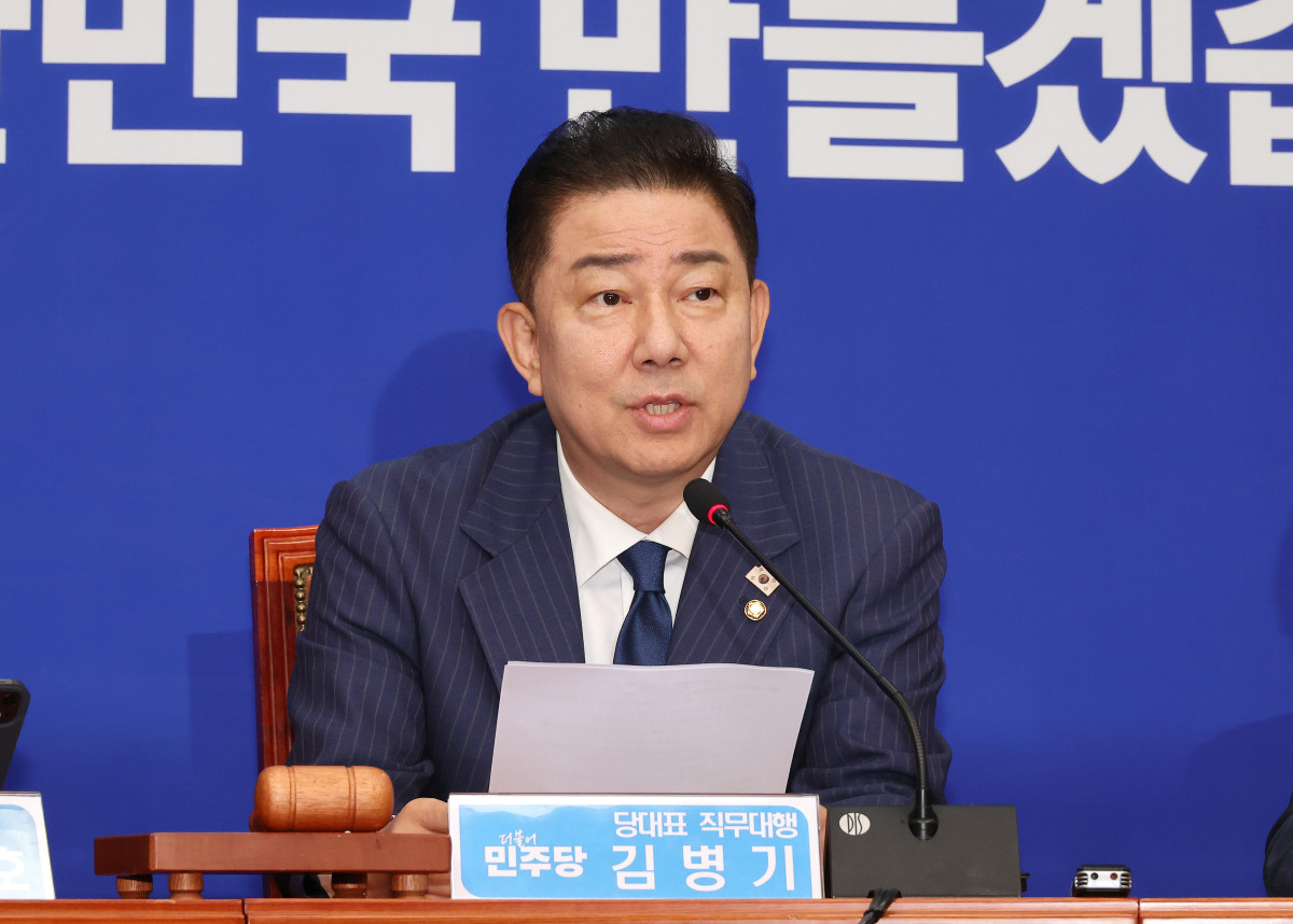 ▲더불어민주당 김병기 당 대표 직무대행 겸 원내대표가 20일 국회에서 열린 최고위원회의에서 발언하고 있다. 2025.6.20 (연합뉴스)