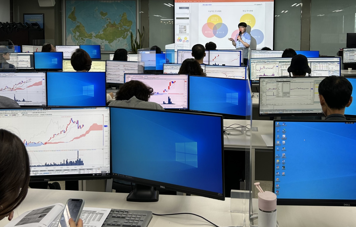 ▲한국투자증권이 개인투자자를 위해 무료 MTS·HTS 강의를 제공 중이다. 사진은 6월 교육장 현장 모습.(한국투자증권 제공)