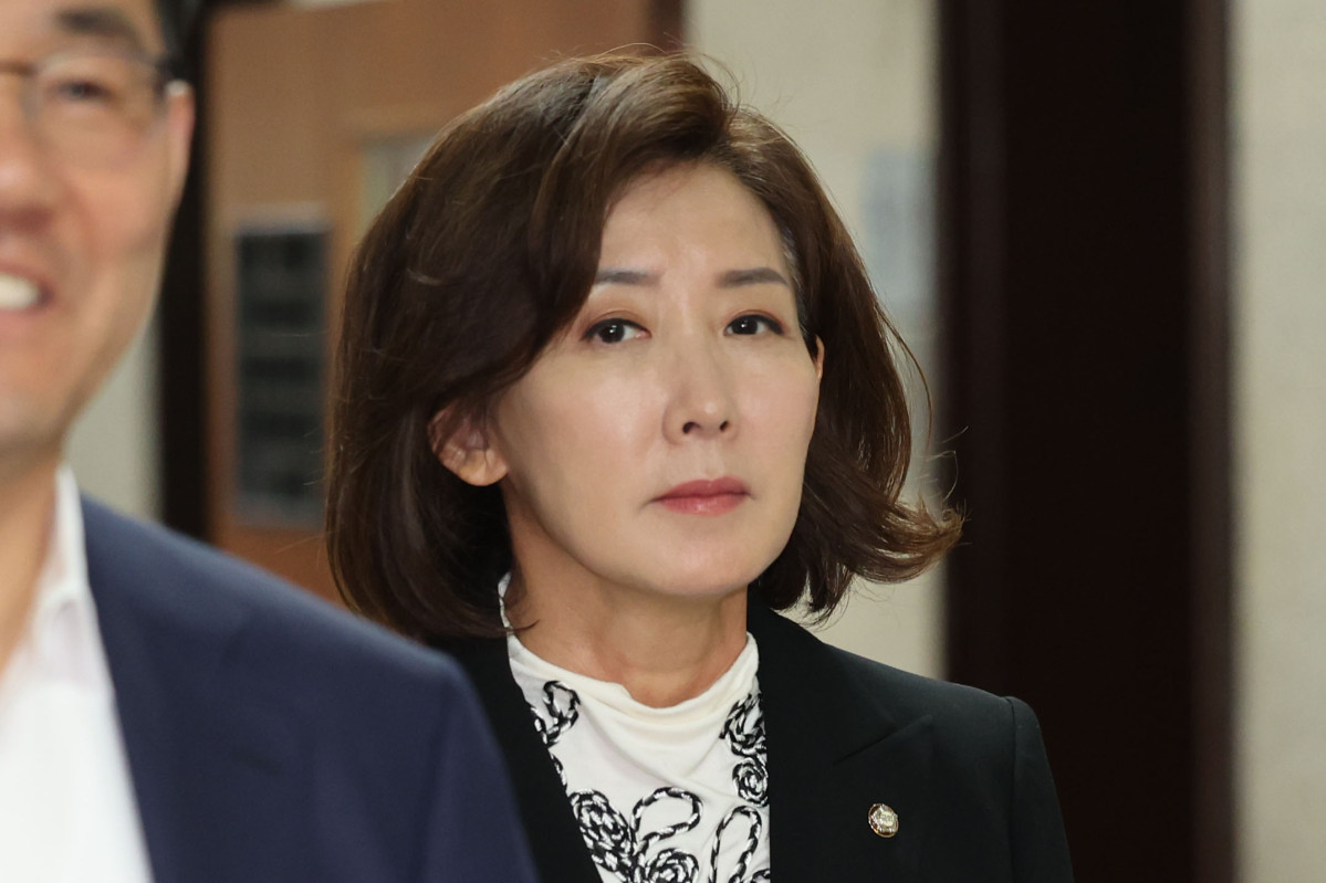 ▲나경원 국민의힘 의원이 9일 오전 서울 여의도 국회 원내대표실에서 4선 의원 이상 회의에 참석하고 있다. 2025.06.09. (뉴시스)