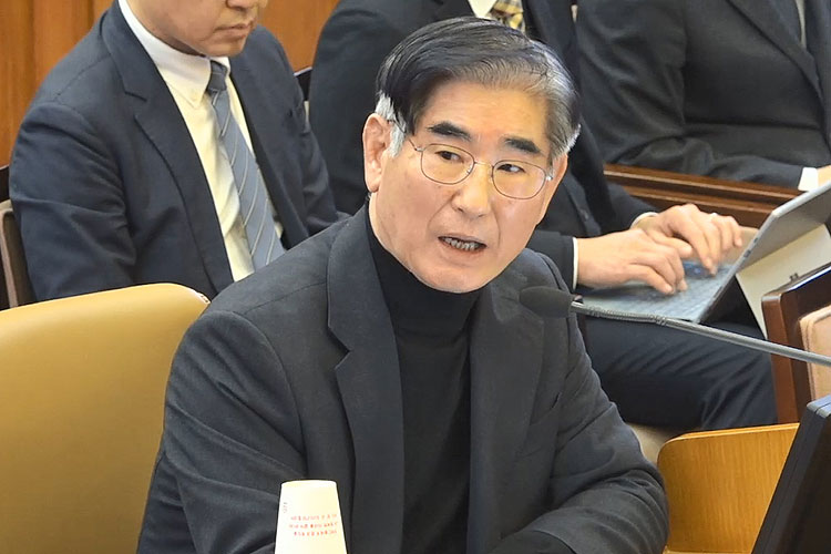 ▲김용현 전 국방부 장관이 1월 23일 서울 종로구 헌법재판소에서 열린 윤석열 대통령 탄핵심판 4차변론에 증인으로 출석해 발언하고 있다. (사진제공=헌법재판소/연합뉴스)