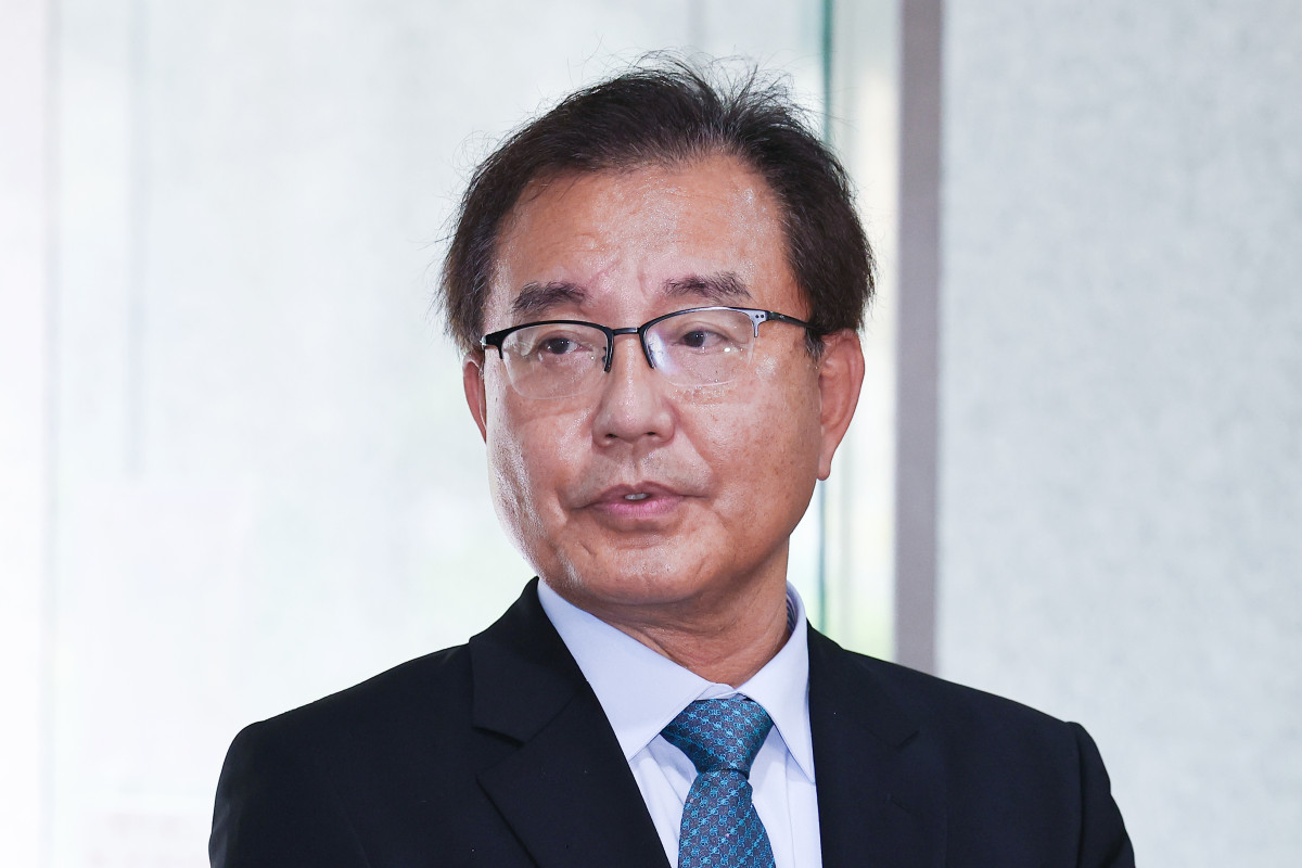 ▲순직 해병 수사 방해 의혹 사건을 수사하는 이명현 특별검사가 20일 서울 서초구 사무실로 출근하며 취재진 질문에 답하고 있다. (연합뉴스)