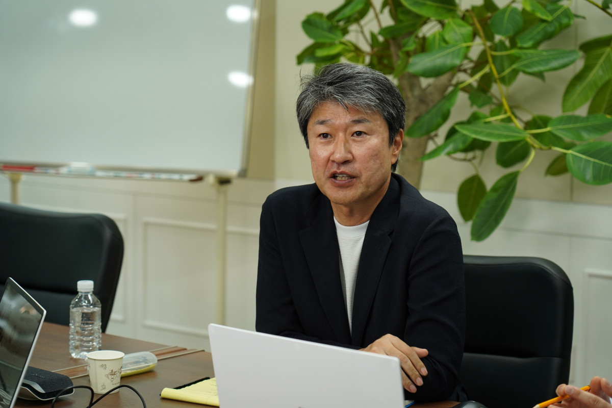▲송호준 에코프로 대표가 최근 지주사 직원들을 대상으로 온라인 경영 설명회를 진행하고 있는 모습 (사진=에코프로)