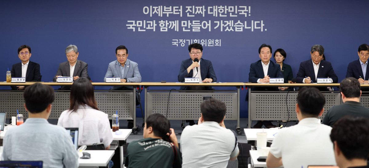 ▲이한주 국정기획위원회 위원장이 22일 오후 서울 종로구 정부서울청사 창성동 별관 브리핑실에서 기자간담회를 하고 있다. (사진=뉴시스)
