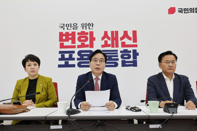 ▲국민의힘 송언석 원내대표가 22일 서울 여의도 국회에서 대통령-여야 지도부 오찬 관련 기자간담회를 하고 있다. 2025.6.22 (연합뉴스)
