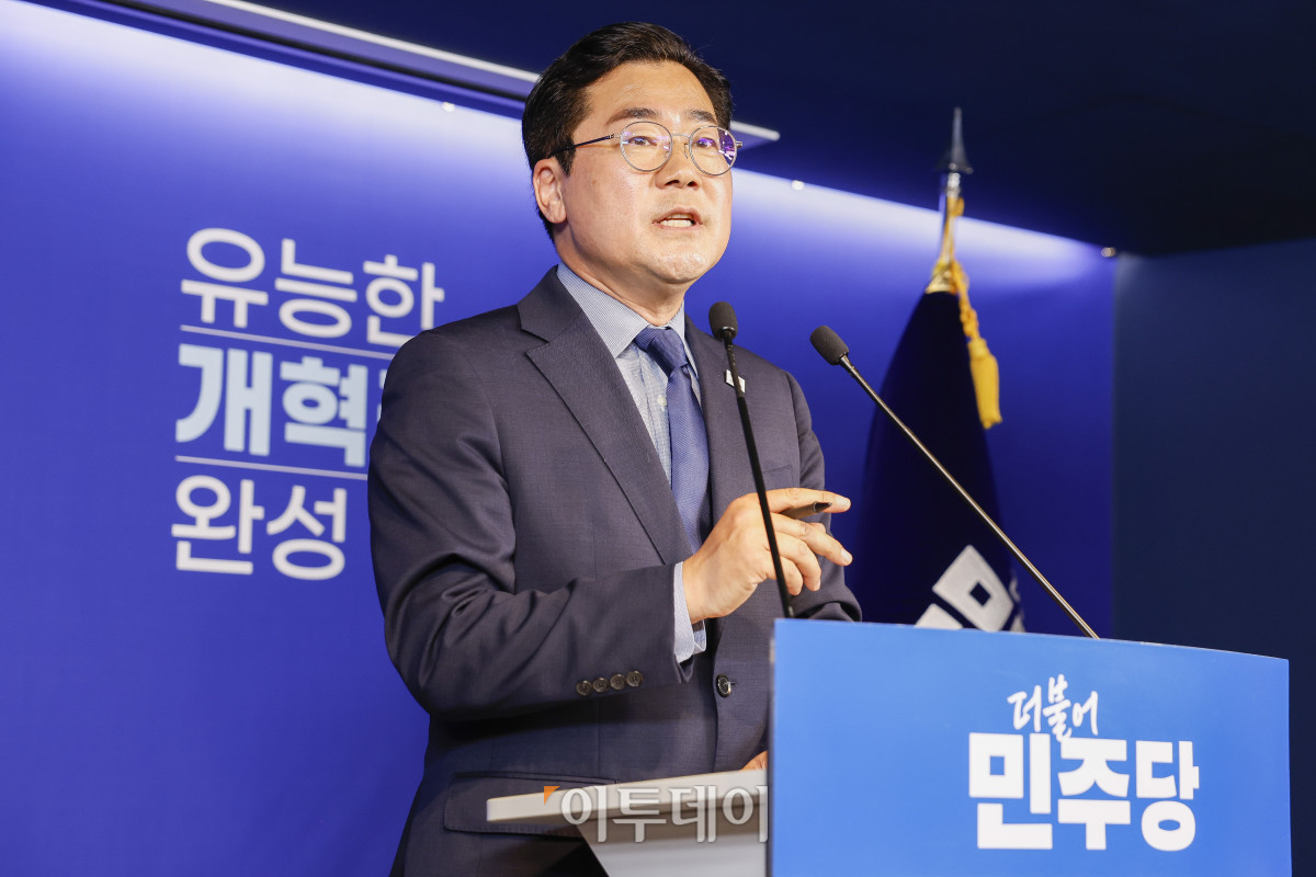 ▲박찬대 더불어민주당 의원이 23일 서울 영등포구 더불어민주당 중앙당사에서 당대표 출마 선언을 하고 있다. 조현호 기자 hyunho@