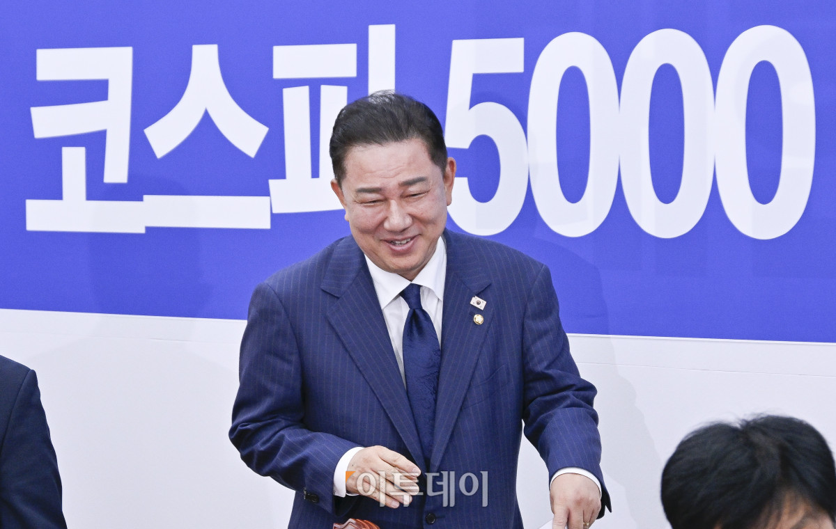 ▲김병기 더불어민주당 당대표 직무대행 겸 원내대표가 23일 서울 여의도 국회에서 열린 더불어민주당 코스피 5000 특별위원회 출범식에 참석하고 있다. 조현호 기자 hyunho@