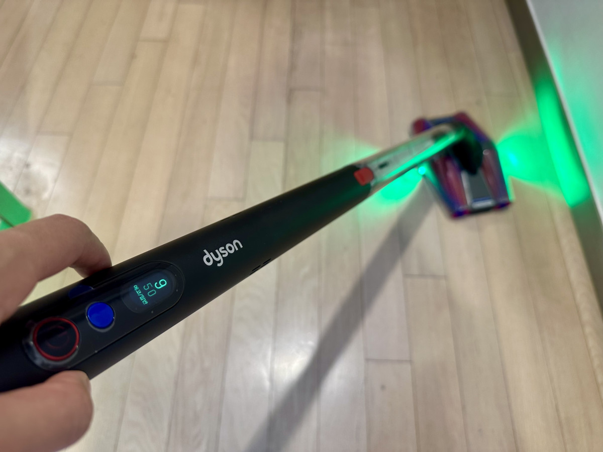 ▲가볍고 슬림한 다이슨 ‘펜슬백’ 제품 이미지. (이수진 기자)