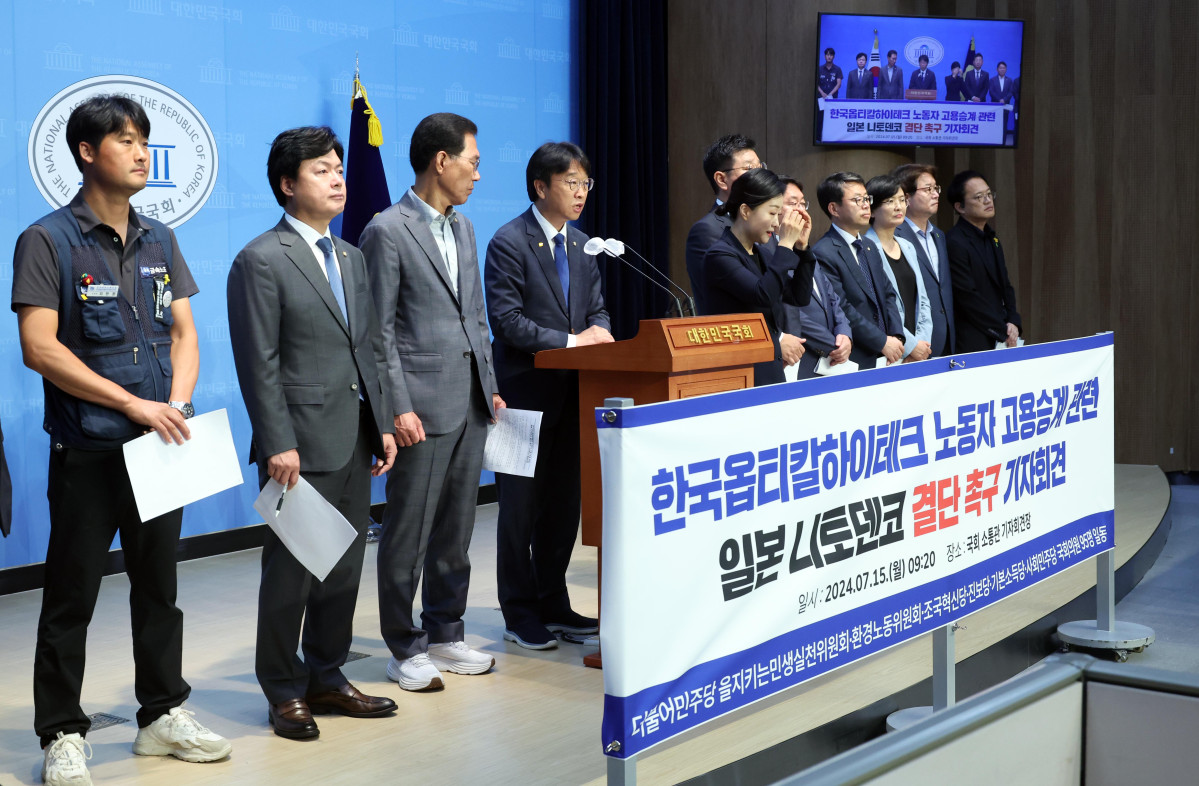 ▲이용우 더불어민주당 의원이 지난해 7월 15일 서울 여의도 국회 소통관에서 열린 '국회의원 95명, 한국옵티칼하이테크 노동자 고용승계 관련 니토덴코 결단 촉구 기자회견'에서 발언을 하고 있다.  (뉴시스)