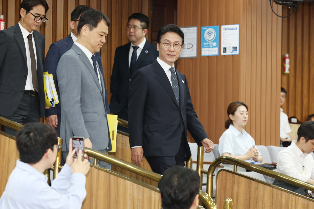 ▲김민석 국무총리 후보자가 24일 서울 여의도 국회에서 열린 인사청문회에 참석하고 있다. 신태현 기자 holjjak@