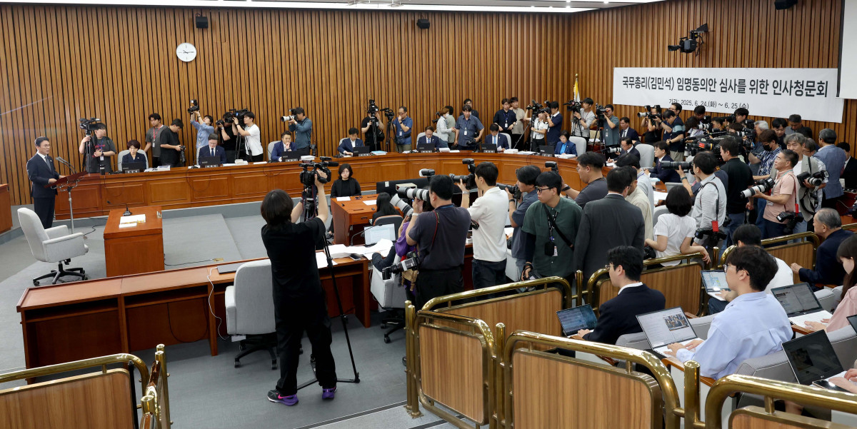 ▲김민석 국무총리 후보자가 24일 서울 여의도 국회에서 열린 인사청문회에서 모두발언을 하고 있다. 신태현 기자 holjjak@