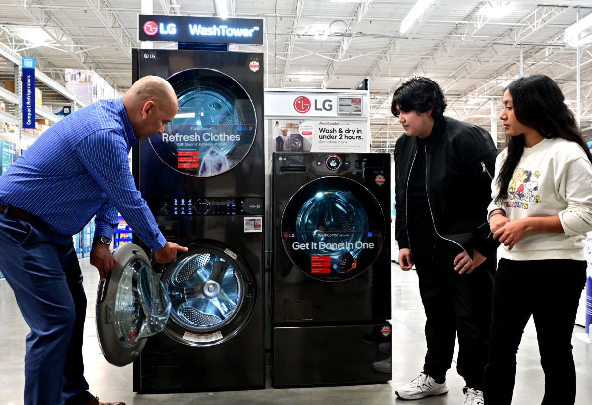 ▲미국 LG전자 매장에서 판매 중인 세탁기 제품 (사진제공-LG전자)