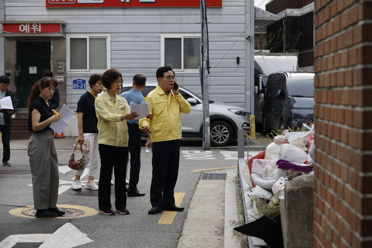 ▲현장점검에 나선 진교훈 강서구청장. (사진제공=강서구)