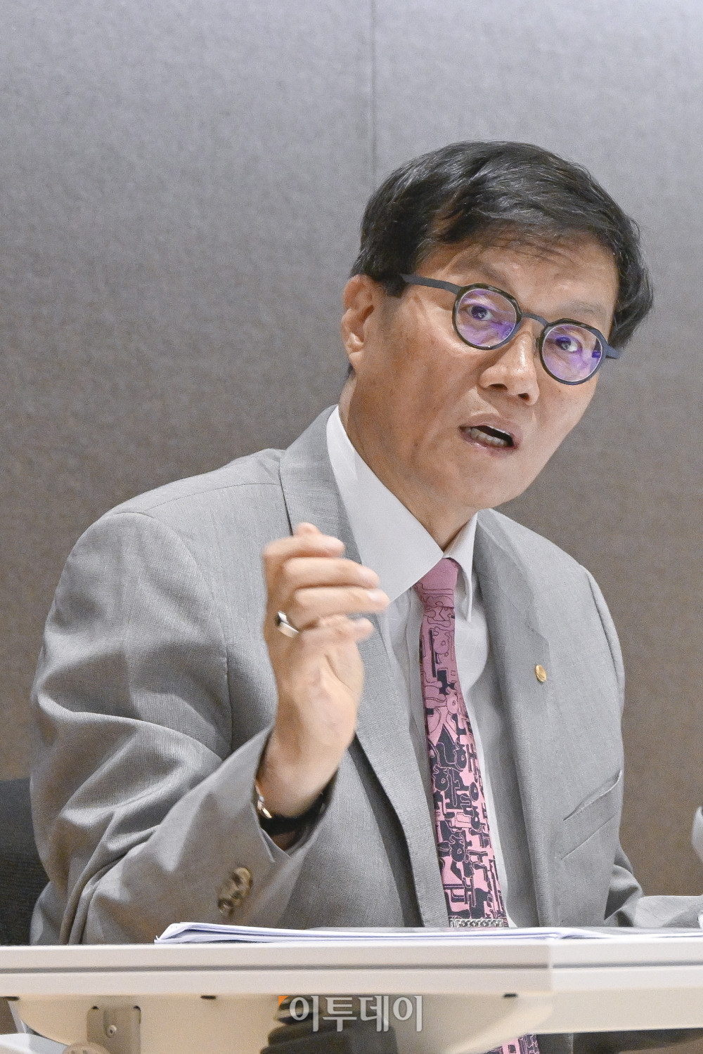 ▲이창용 한국은행 총재가 18일 서울 중구 한국은행에서 열린 물가안정목표 운영상황 점검 기자설명회에서 취재진의 질문에 답하고 있다. 조현호 기자 hyunho@ (이투데이DB)