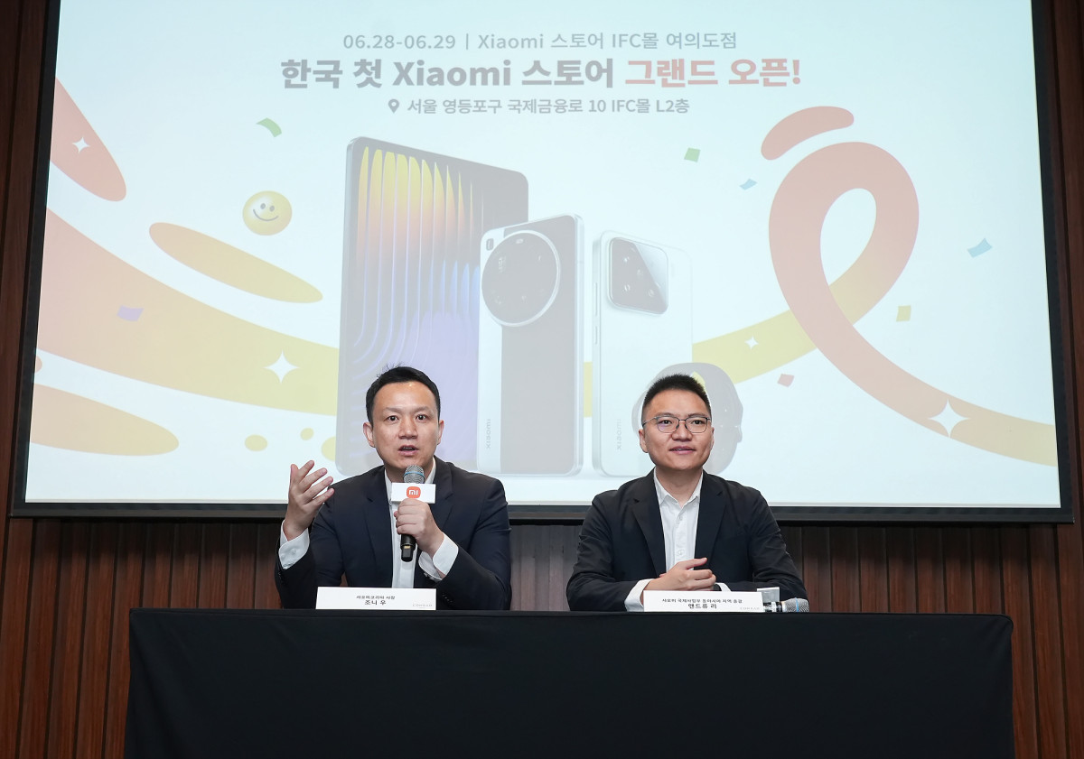 ▲조니 우 샤오미코리아 사장(왼쪽)과 앤드류 리 샤오미 국제사업부 동아시아 지역 총괄(오른쪽)이 28일 열린 '샤오미코리아 오프라인 스토어 기자간담회'에서 발언하고 있다. (자료제공=샤오미)