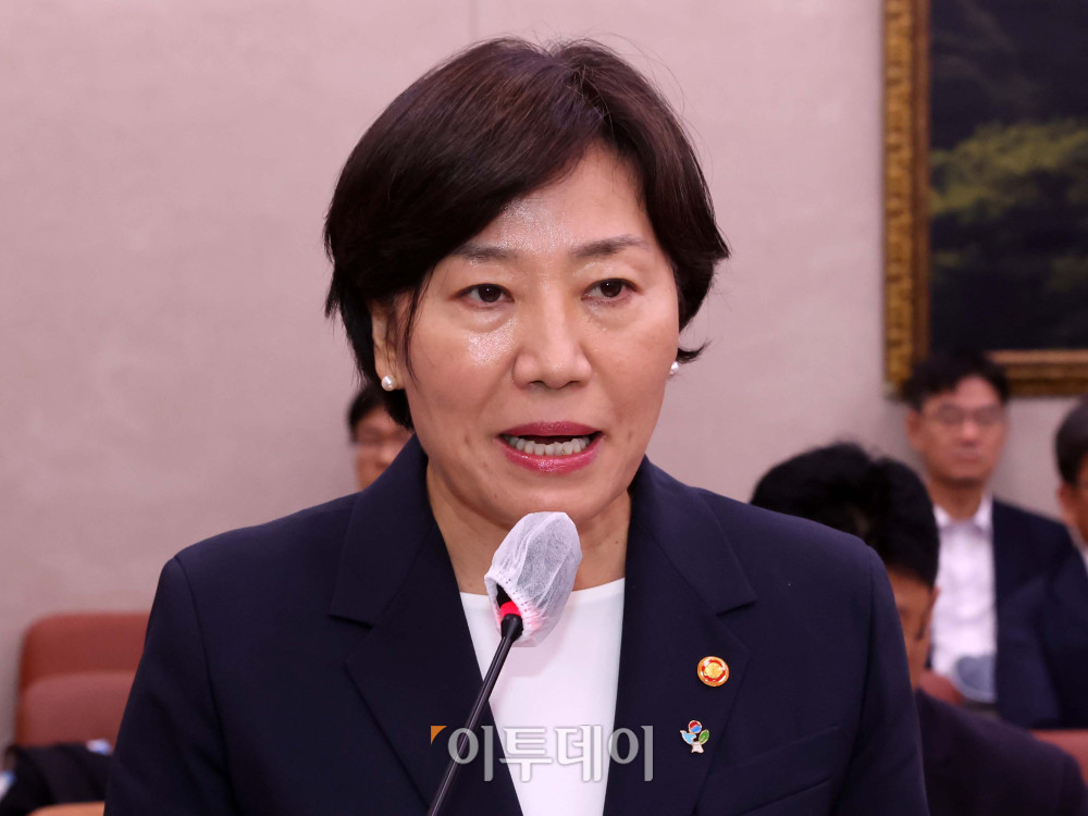 ▲송미령 농림축산식품부 장관이 25일 서울 여의도 국회에서 열린 농림축산식품해양수산위원회 전체회의에서 추경안에 대해 보고하고 있다. 고이란 기자 photoeran@